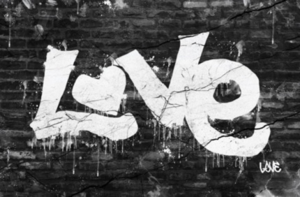Картина про любовь Love надпись черный белый интерьерный принт печать на холсте под заказ