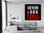 Картина NEVER LOOK BACK мотивационная надпись на черном фоне на холсте