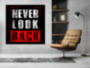 Картина NEVER LOOK BACK мотивационная надпись на черном фоне на холсте